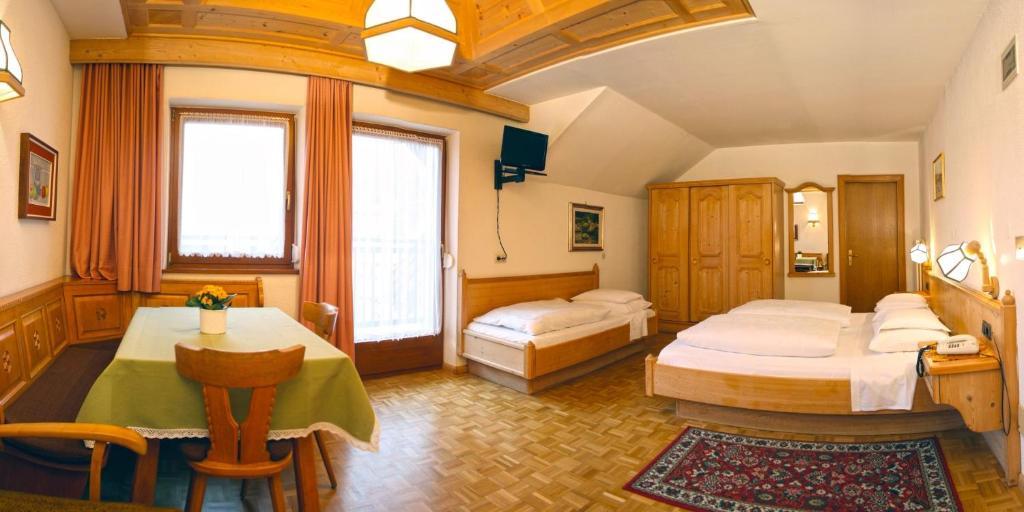 Hotel Dolomiti Madonna Ortisei Exterior photo