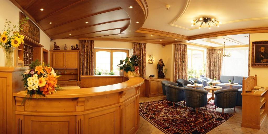 Hotel Dolomiti Madonna Ortisei Exterior photo