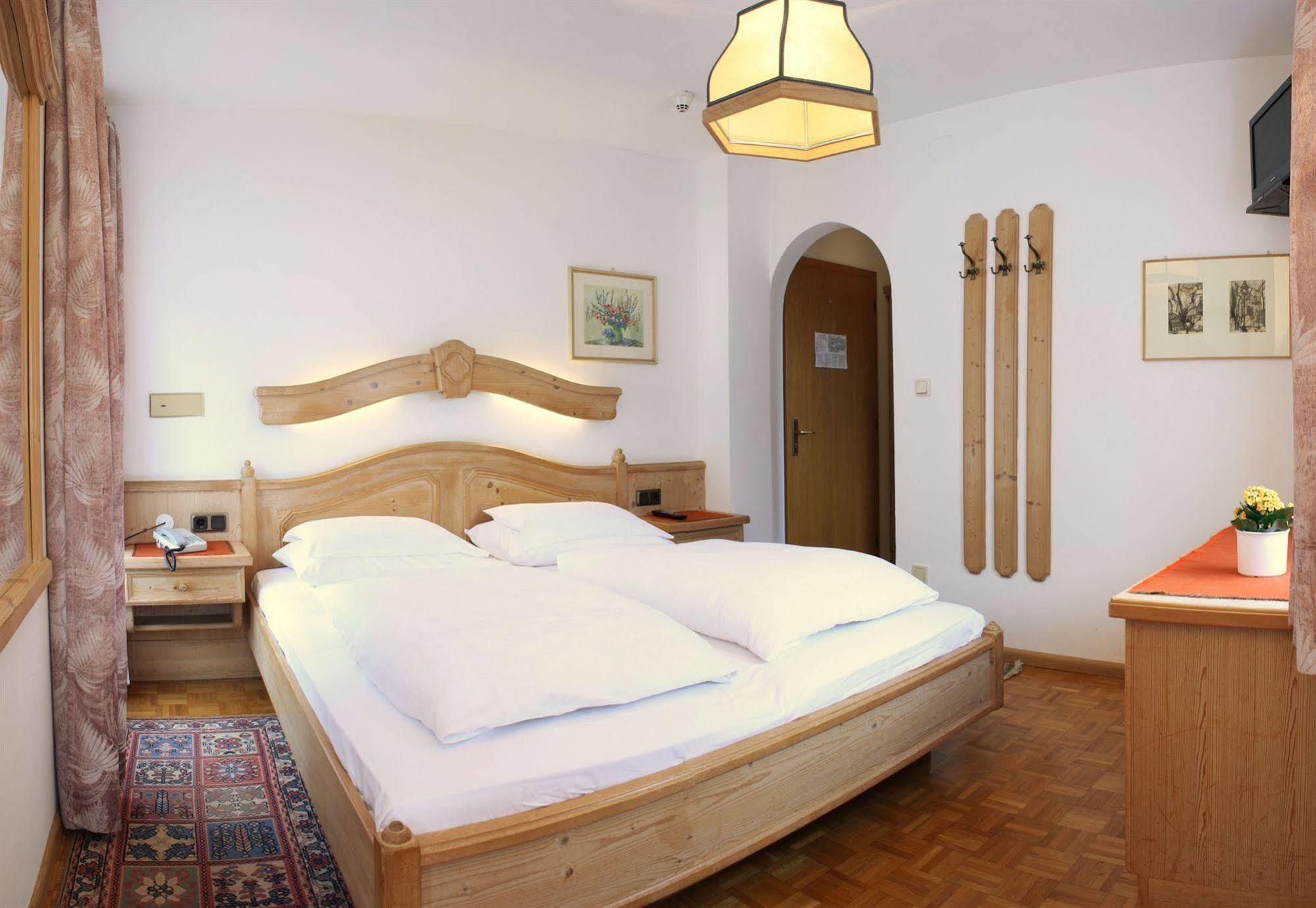 Hotel Dolomiti Madonna Ortisei Exterior photo